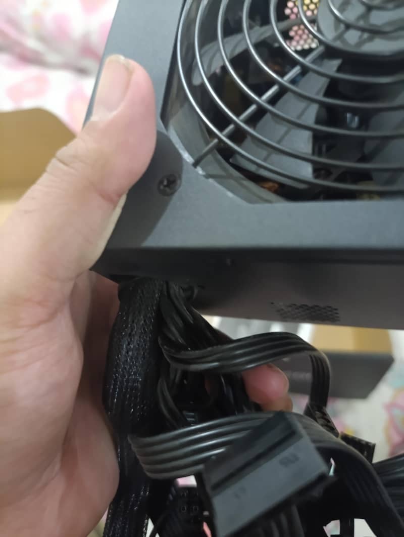 HyperK 600w 80plus power supply 4