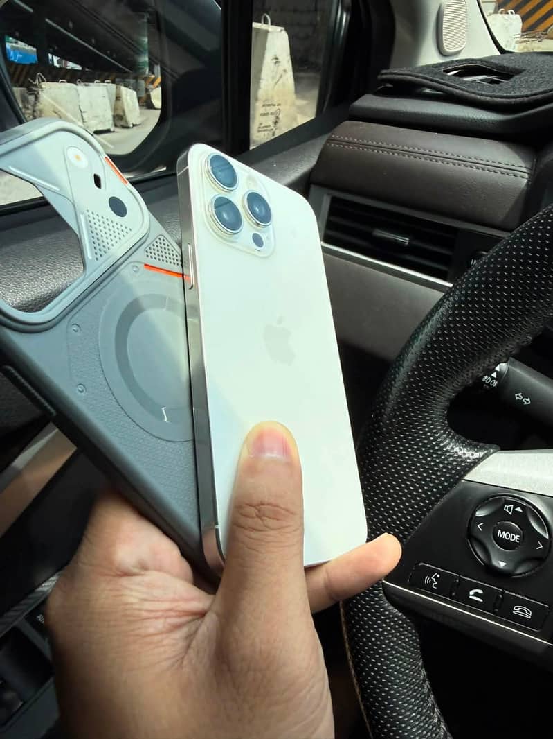 Apple iPhone 15 Pro Max 0