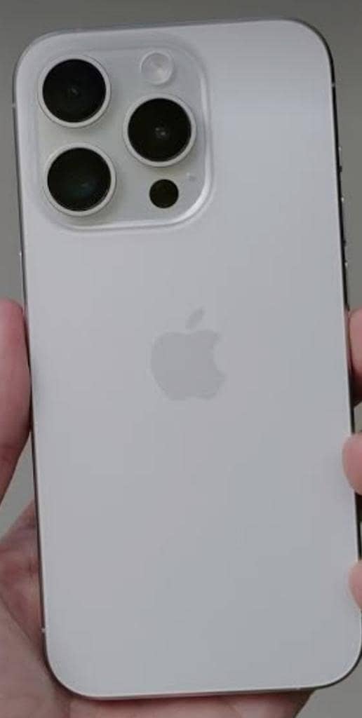 Apple iPhone 16 Pro Max 1
