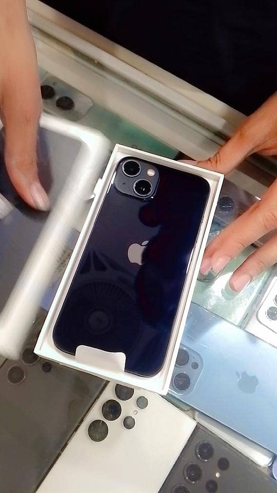 Apple iPhone 13 0