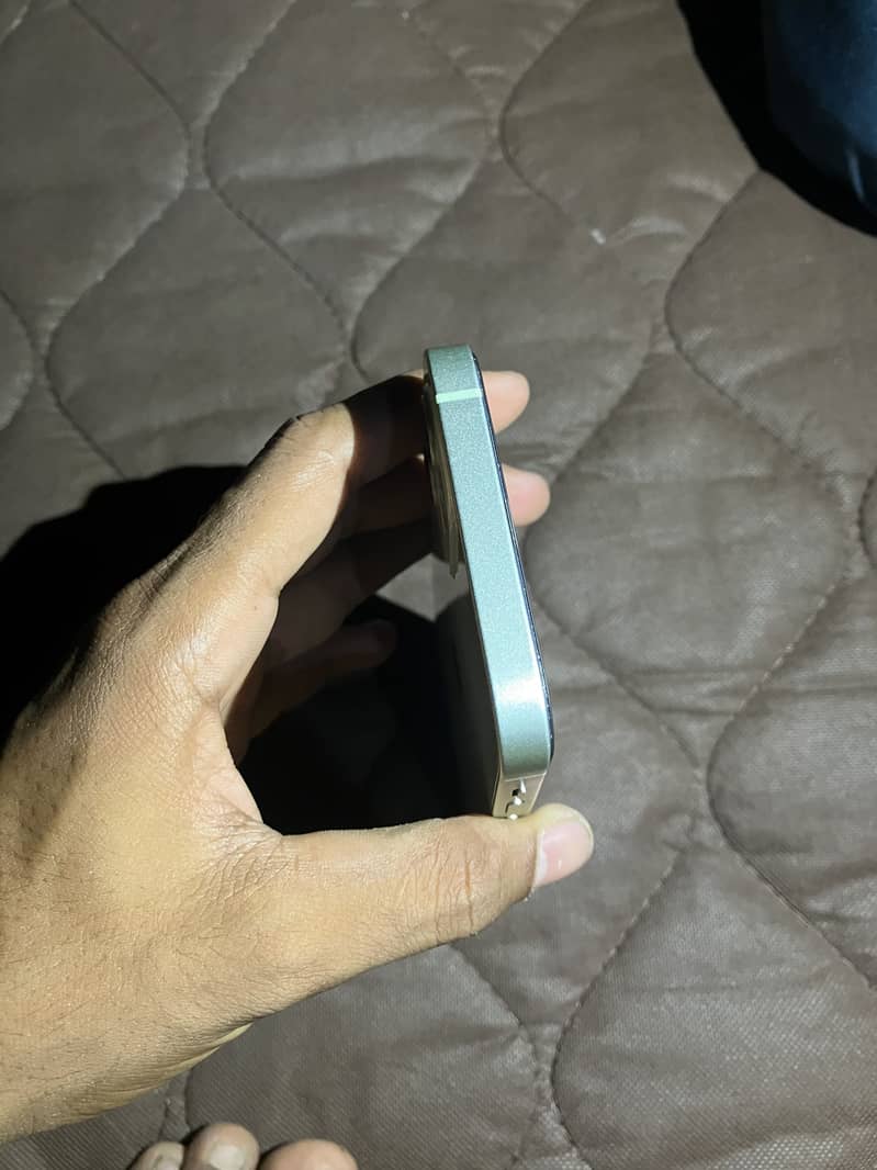Apple iPhone 12 1