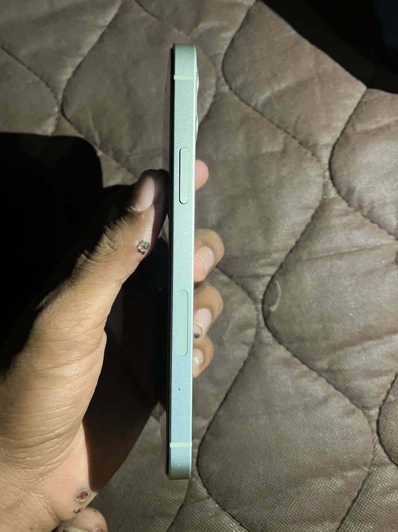 Apple iPhone 12 4