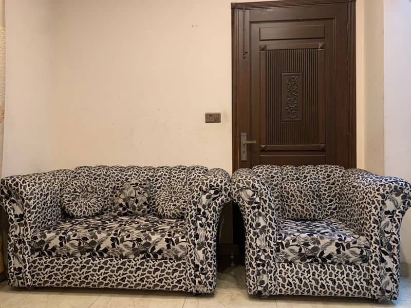 3 seater sofas set 10/10 condition 1