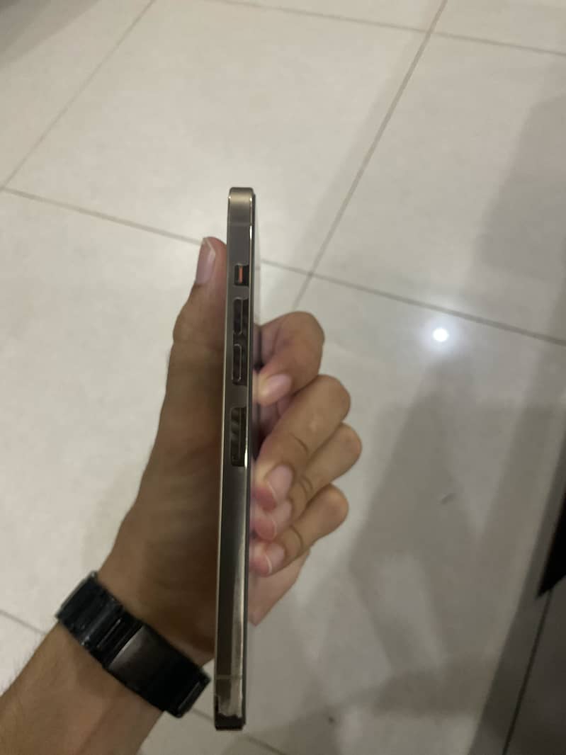 Apple iPhone 13 Pro Max 1