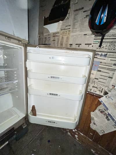 Dawlance 91992D Refrigerator – Genuine & Excellent Working Condition