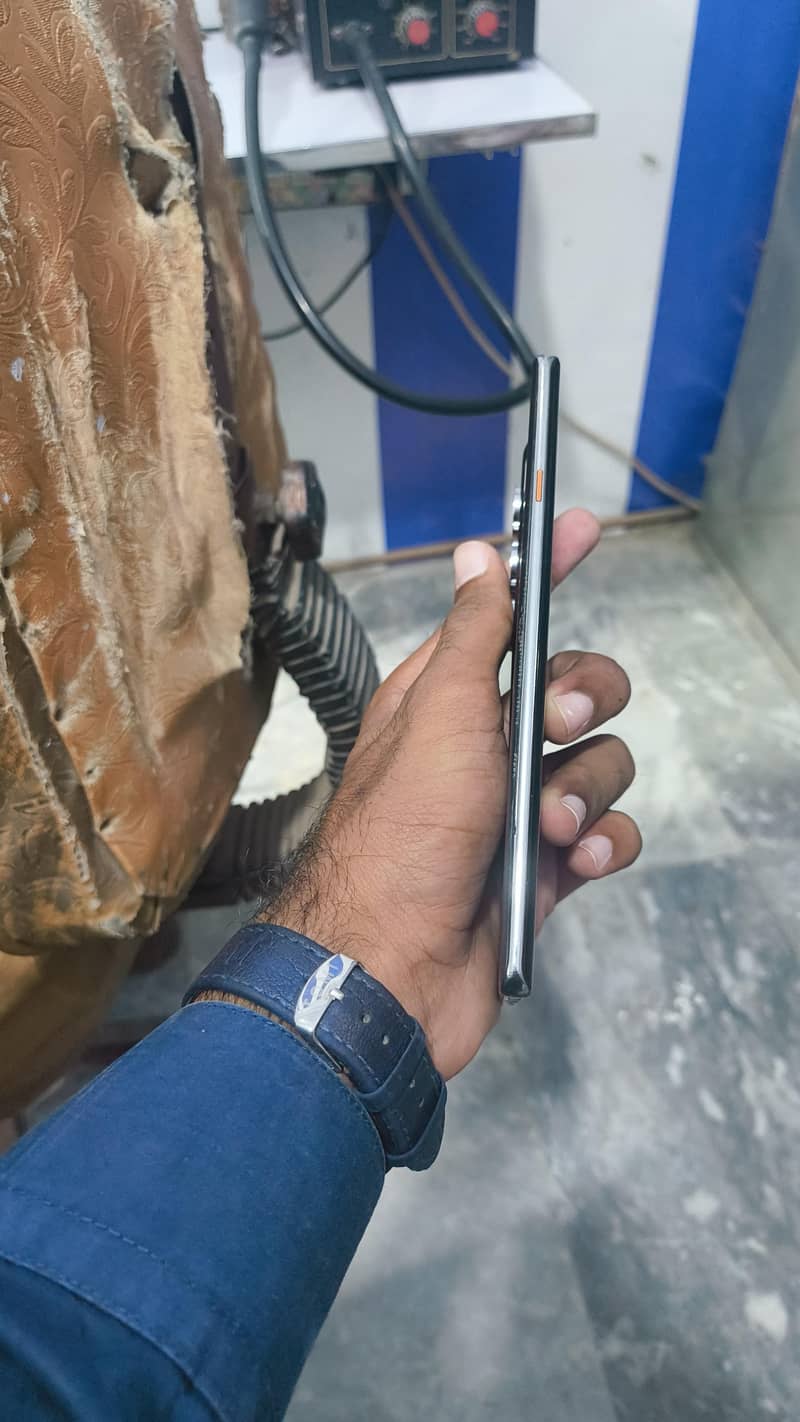Tecno CAMON 40 Pro 1