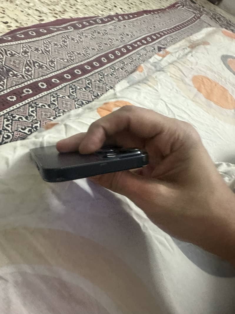 Apple iPhone 14 3