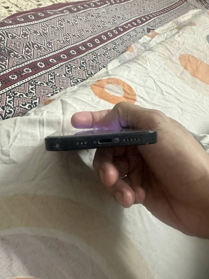 Apple iPhone 14 4