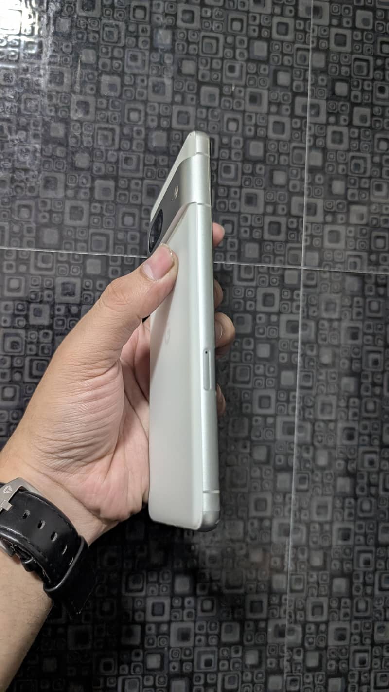 Google Pixel 7 4