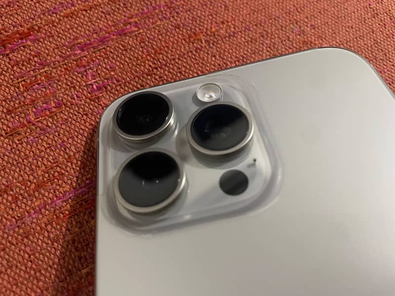 Apple iPhone 15 Pro Max 3