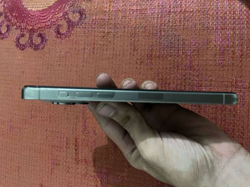 Apple iPhone 15 Pro Max 4