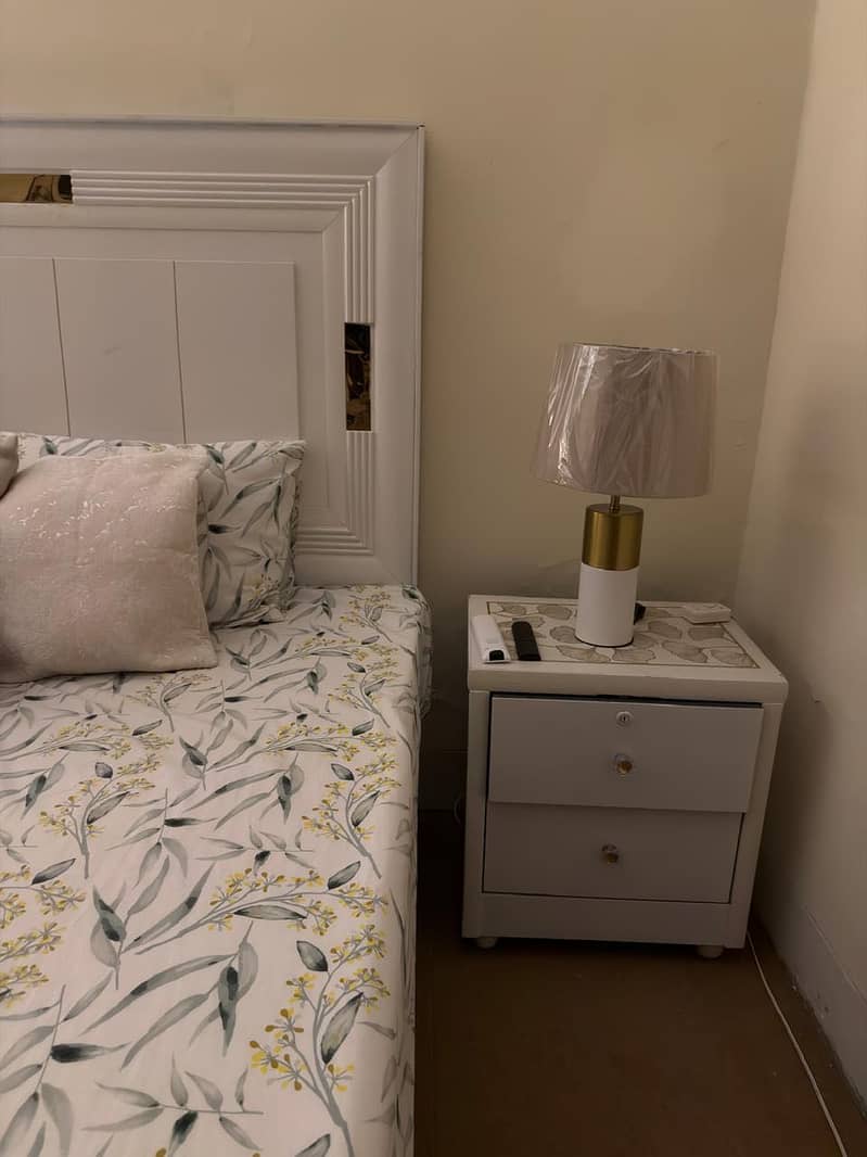 Bed Set with side table & dressing 2