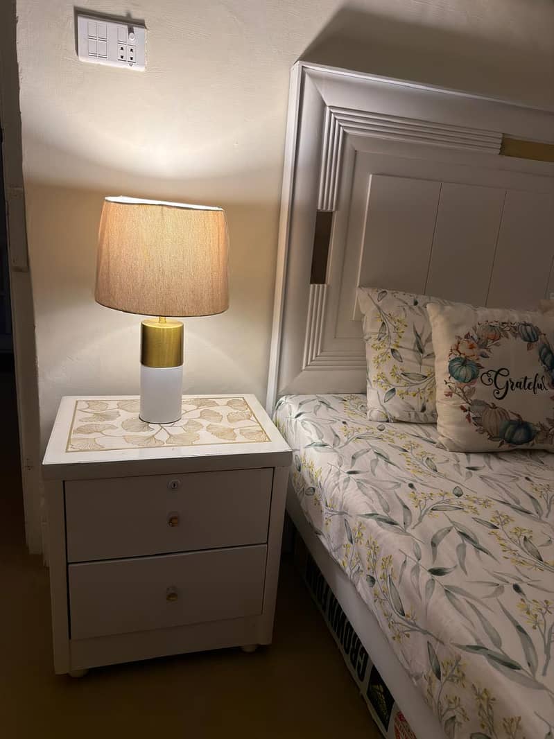Bed Set with side table & dressing 3
