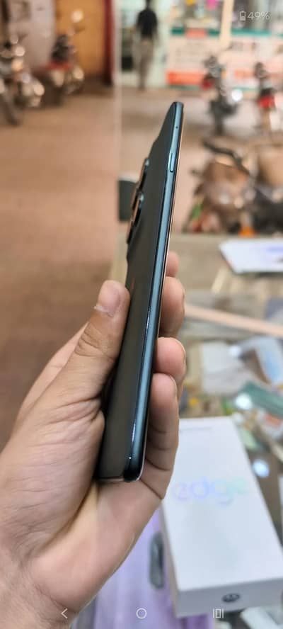 Motorola edge 2025 with box charger Cable available
