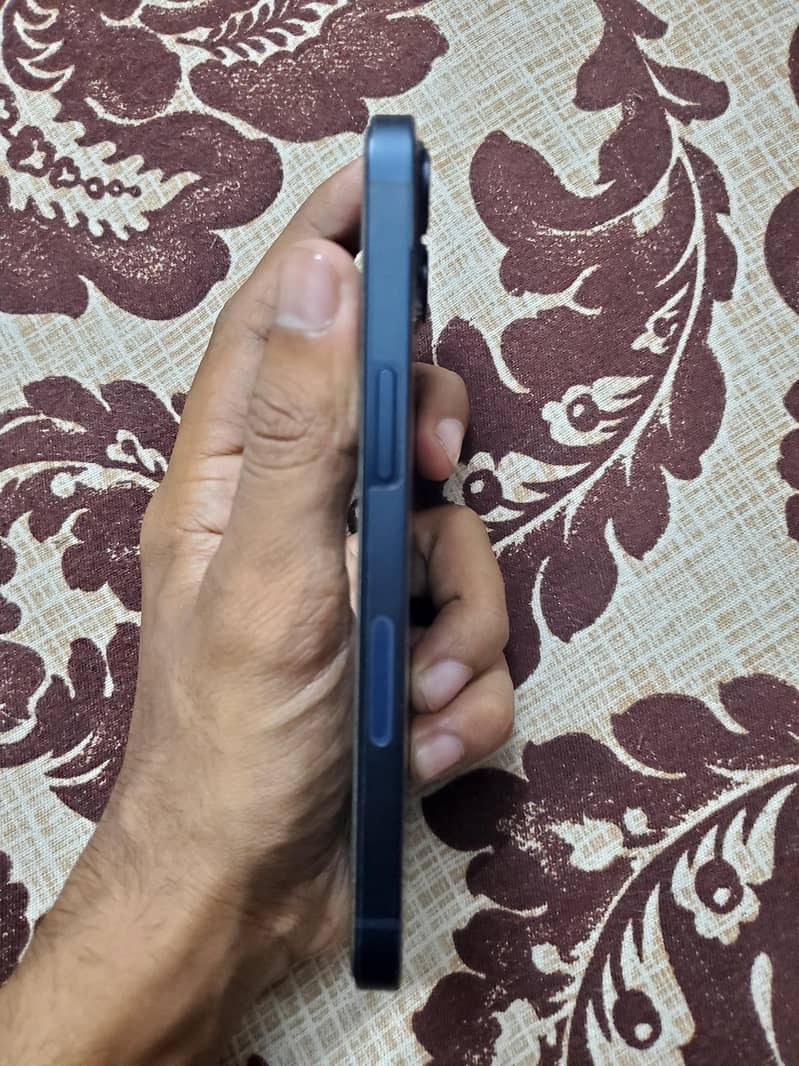 Apple iPhone 13 3