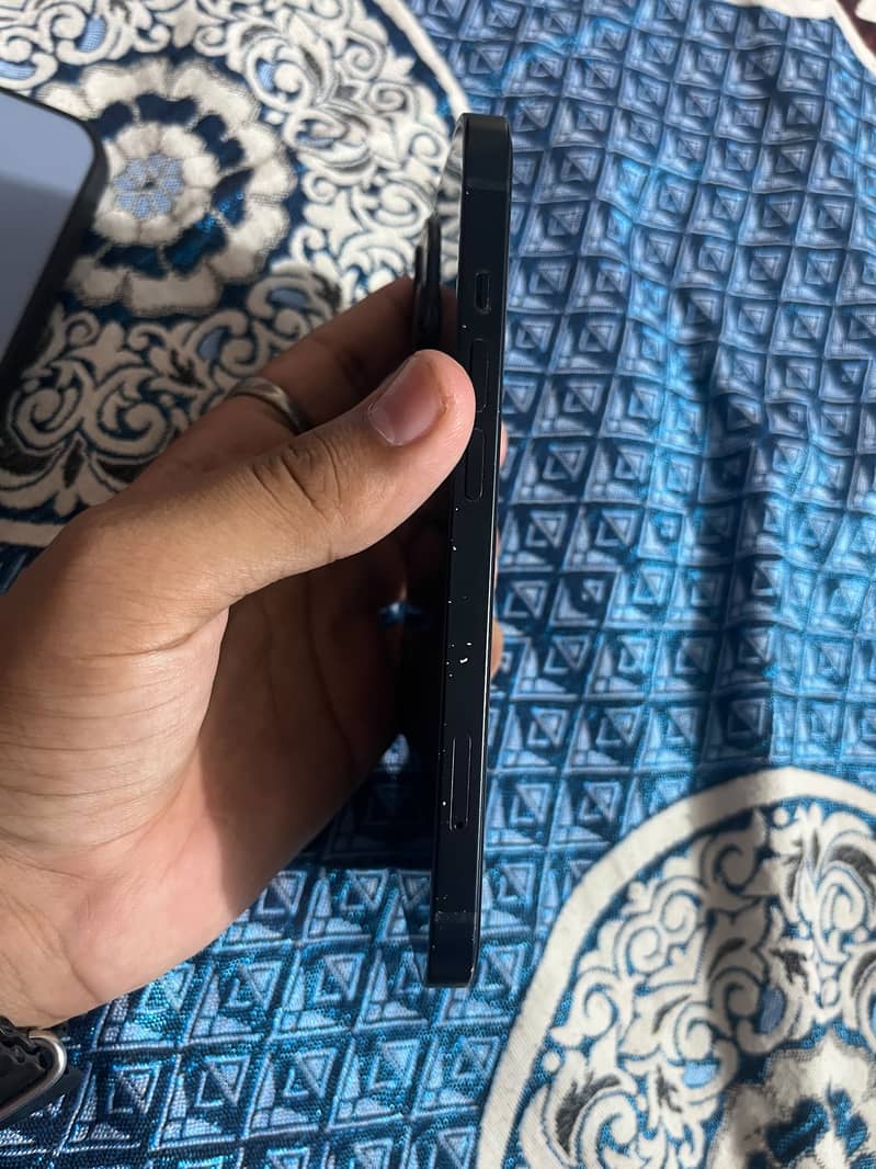 Apple iPhone 13 1