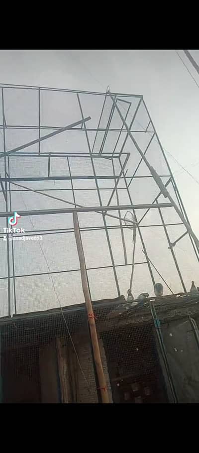 12x12 (Feet) - Very spacious, walk-in design suitable for rooftops.
