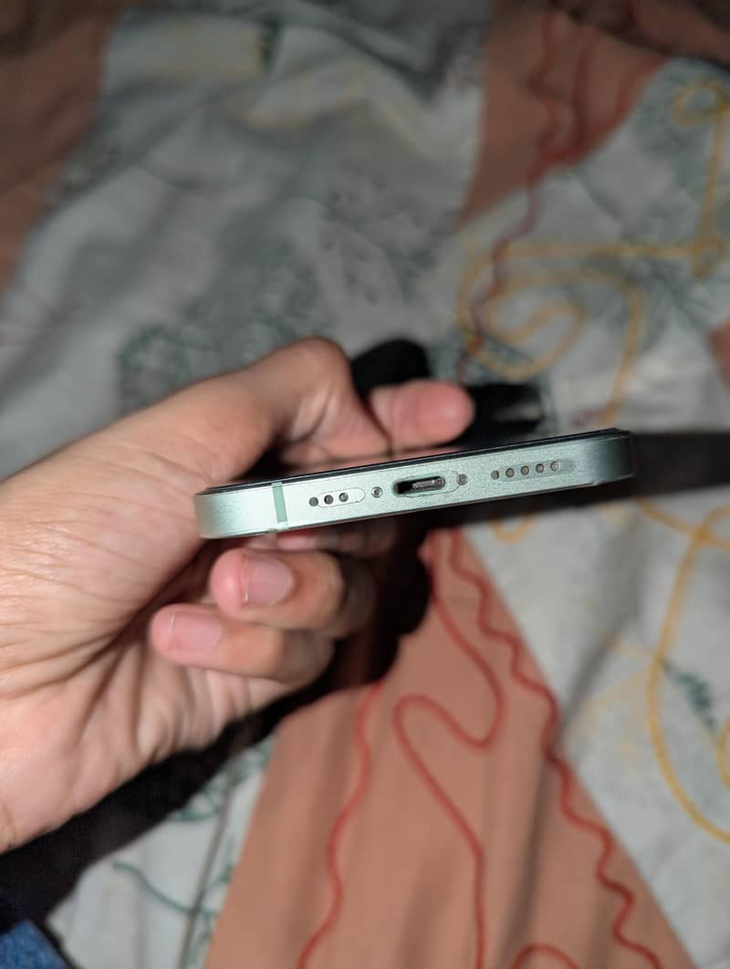 Apple iPhone 12 4