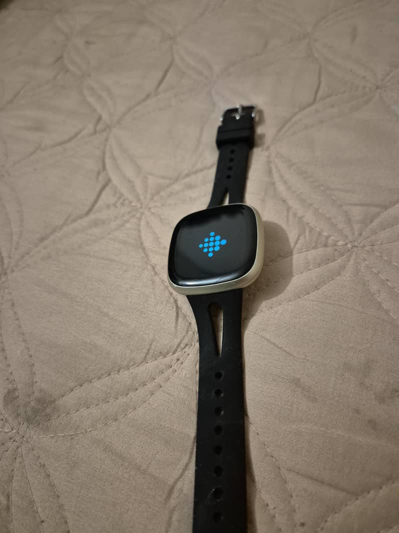 fitbit versa 3 all OK with extra strap 1