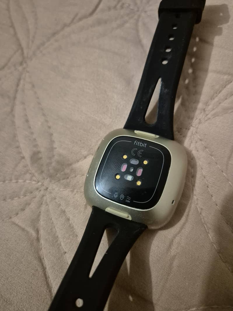 fitbit versa 3 all OK with extra strap 6