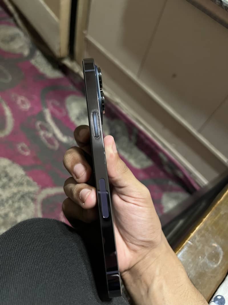 Apple iPhone 14 Pro Max 1