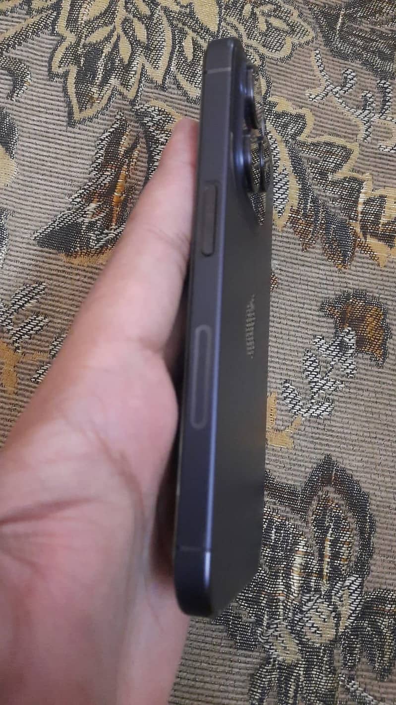 Apple iPhone 15 Pro 1