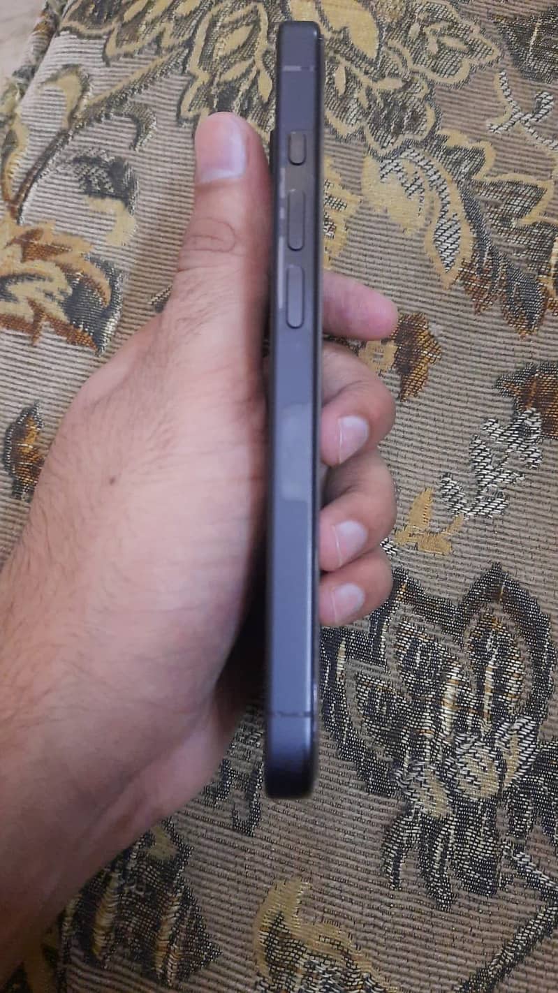 Apple iPhone 15 Pro 2
