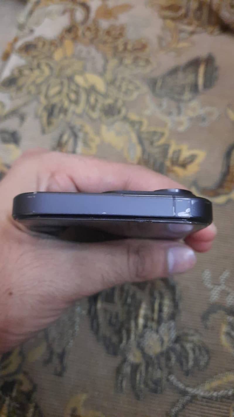 Apple iPhone 15 Pro 4