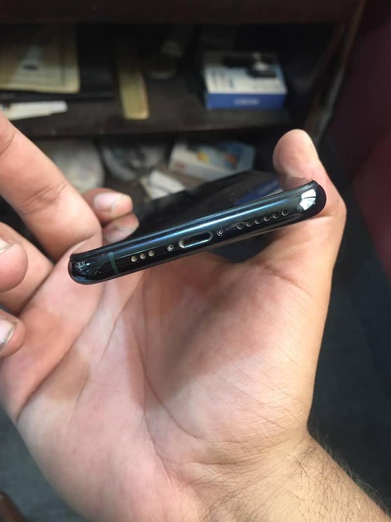 Apple iPhone 11 Pro 4