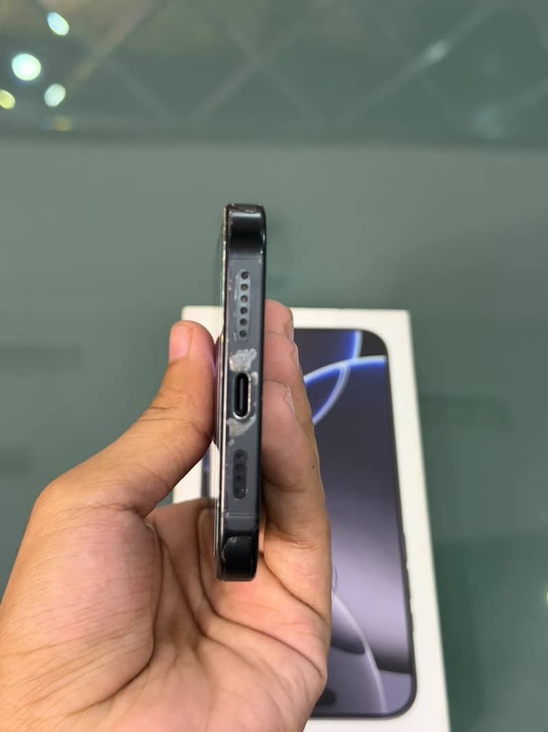 Apple iPhone 16 Pro Max 2