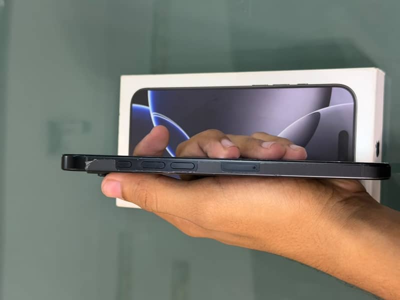 Apple iPhone 16 Pro Max 3