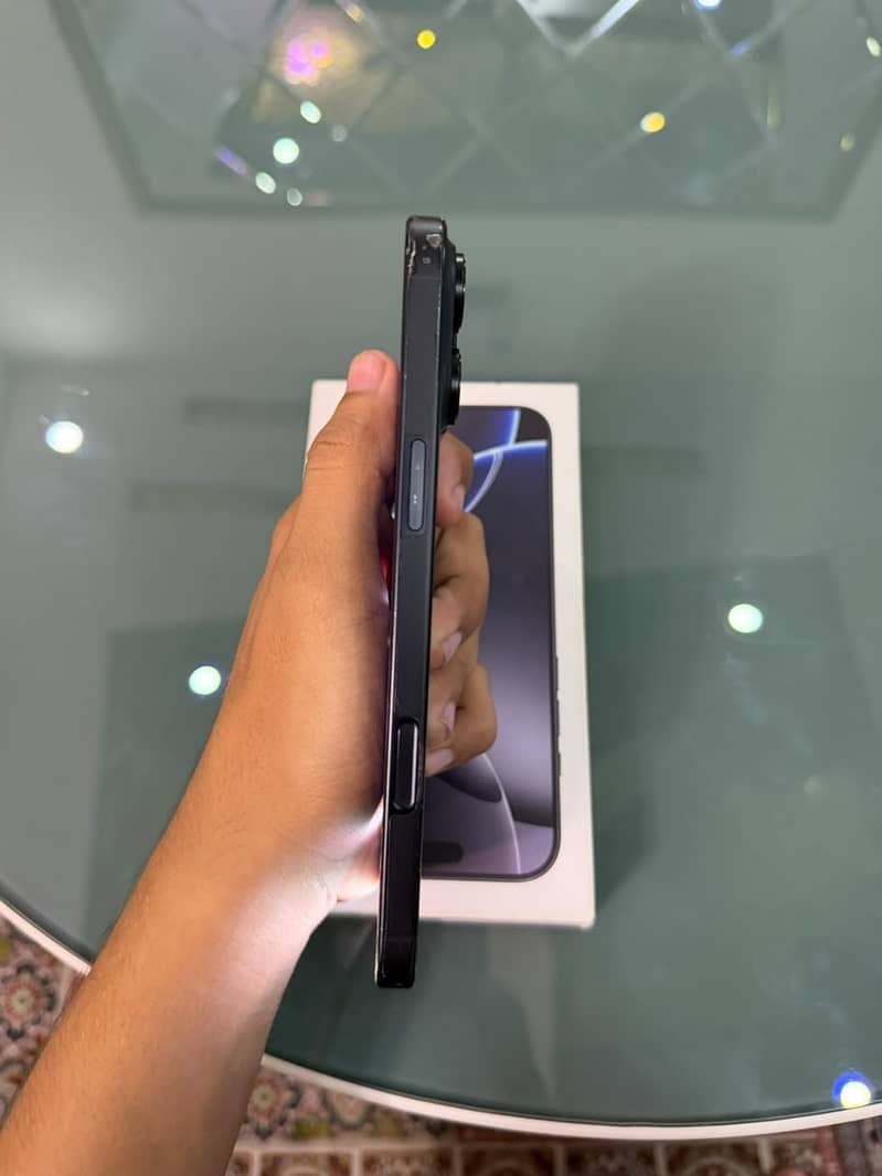 Apple iPhone 16 Pro Max 4