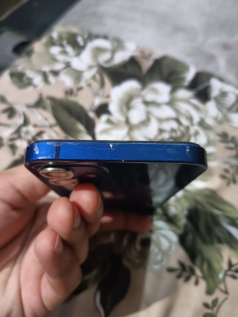 Apple iPhone 12 3