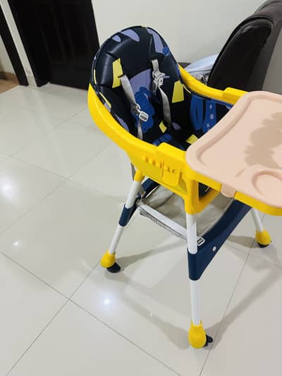 baby high chair available in 2 colors