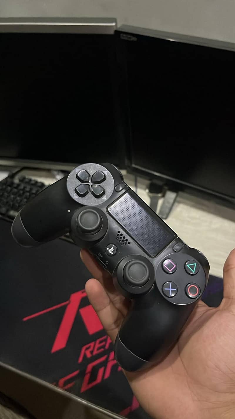 Sony PlayStation 4 DualShock 4 Wireless Controller. 0