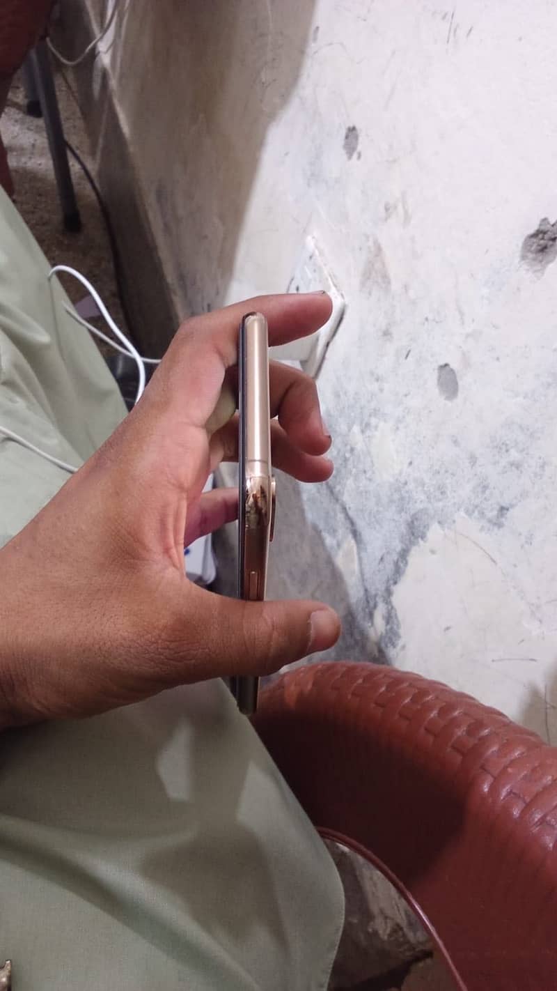 Apple iPhone XS Max 1