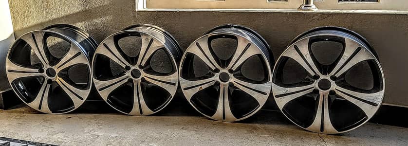 4 CHROME RIMS WITH 4 TYRES FOR SALE