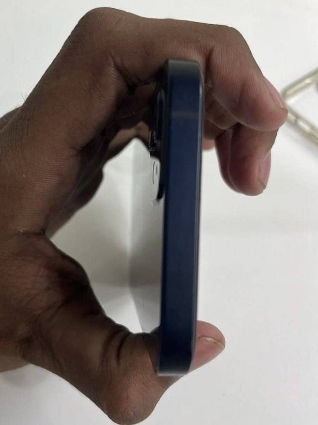 Apple iPhone 12 3