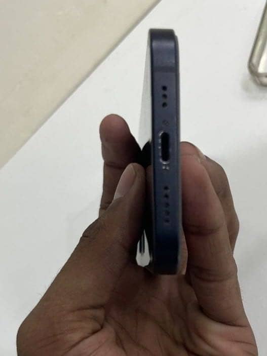 Apple iPhone 12 4