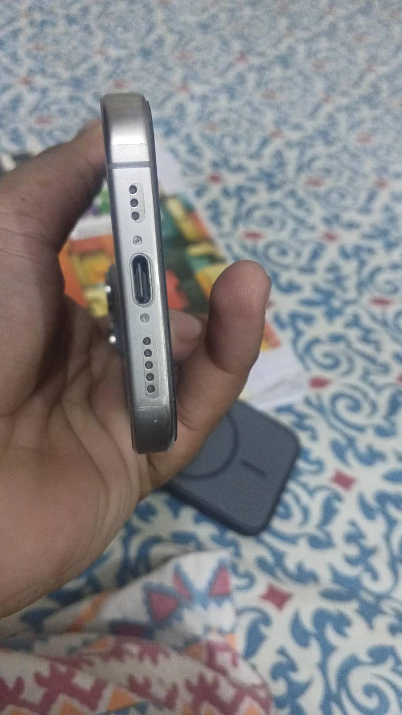 Apple iPhone 15 Pro 3