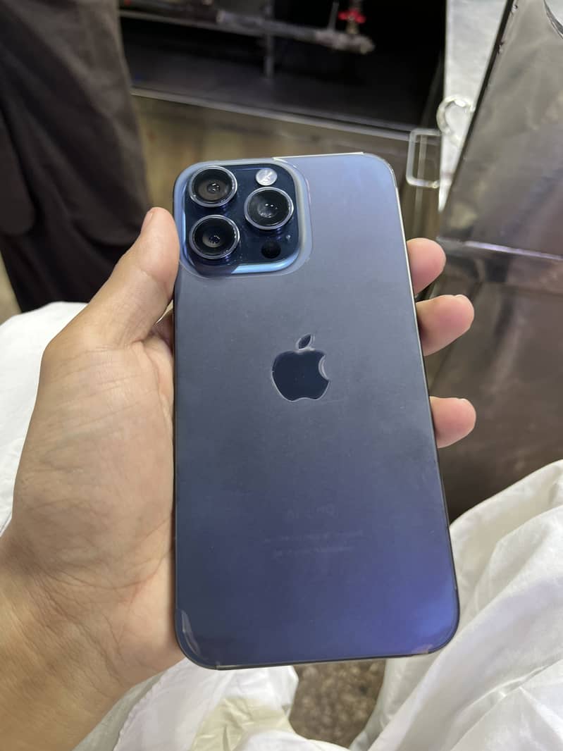Apple iPhone 15 Pro Max 0