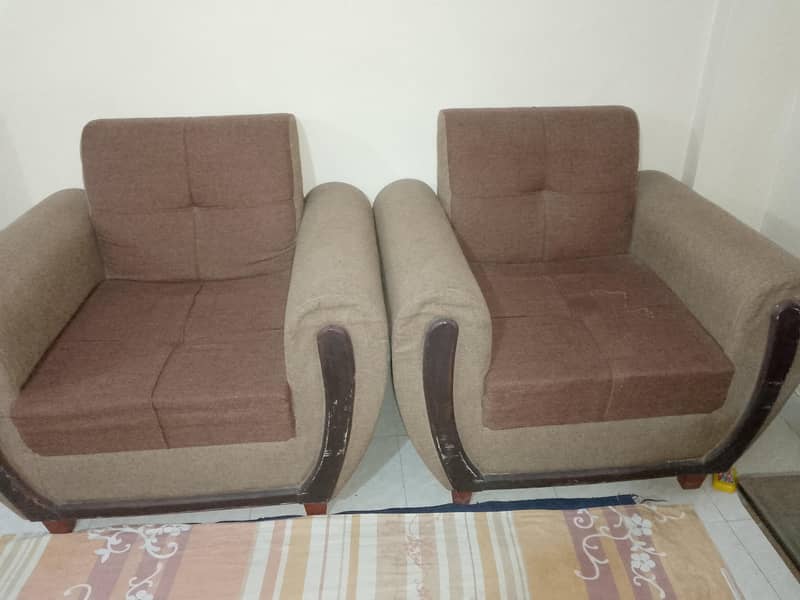 5 PCs sofa set with table 2