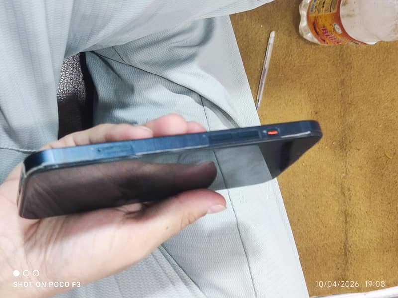 Apple iPhone 13 2