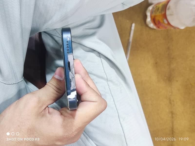 Apple iPhone 13 4