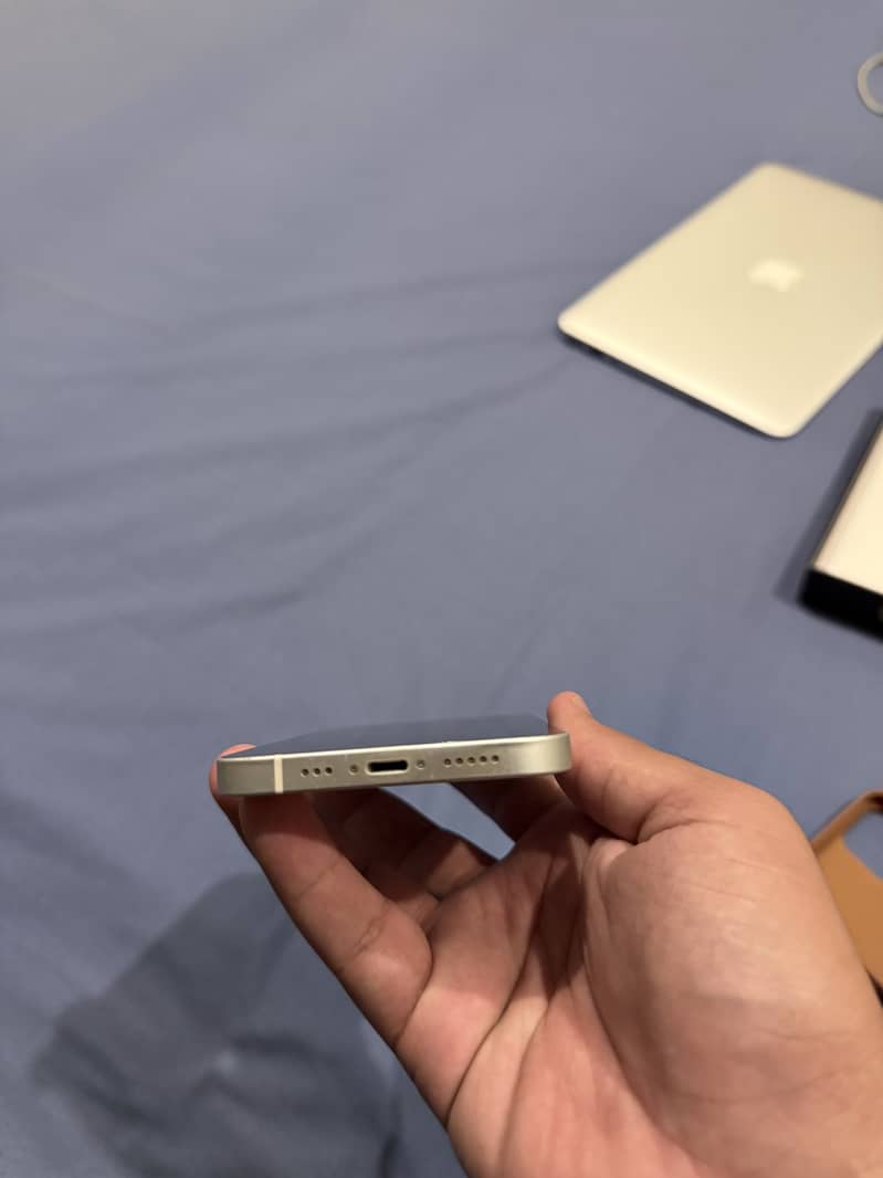 Apple iPhone 12 4