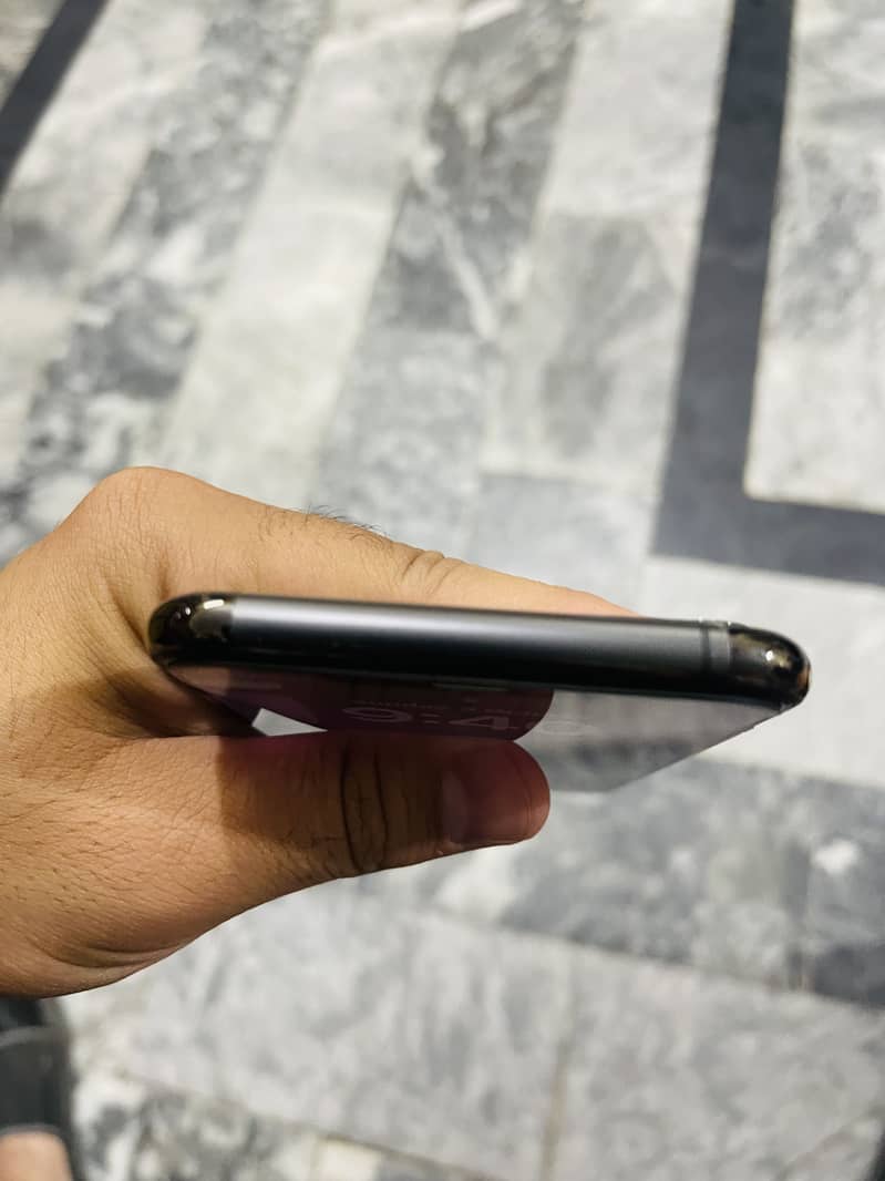 Apple iPhone 11 Pro Max 2