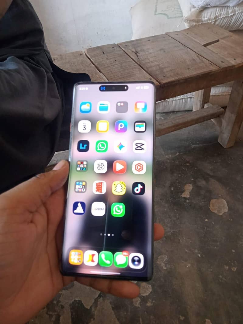 Tecno CAMON 40 Pro 0