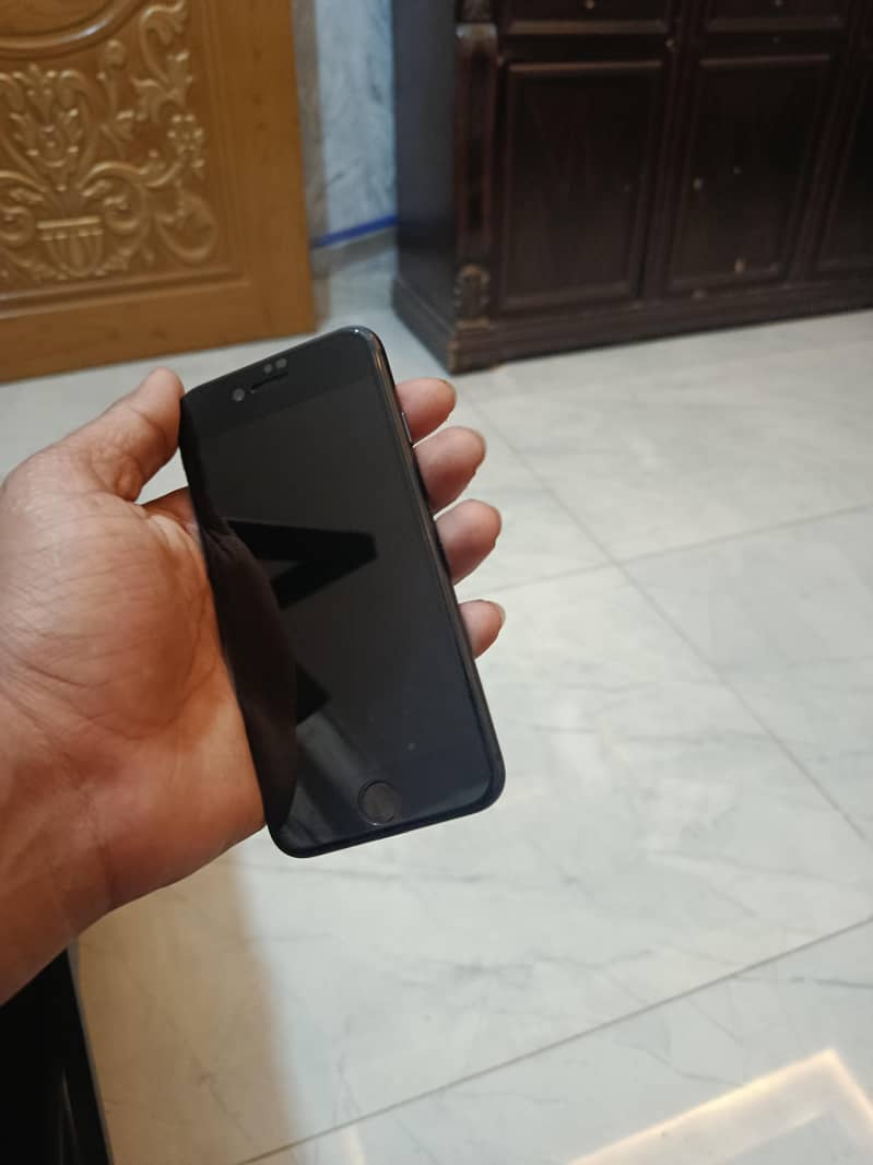 Apple iPhone 8 1