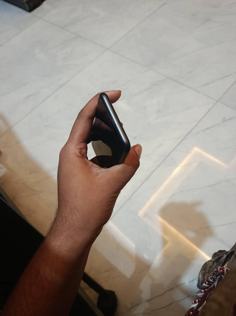 Apple iPhone 8 5