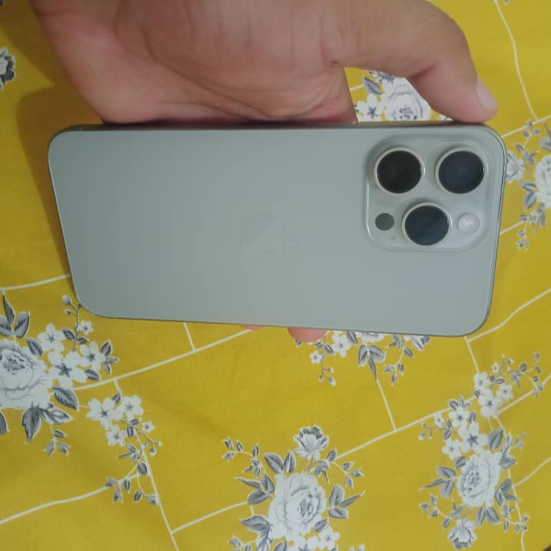 Apple iPhone 15 Pro Max 0